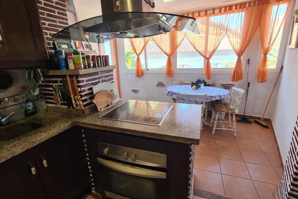 Atico Con Vistas Mar Y Montana Appartement Ojén Buitenkant foto