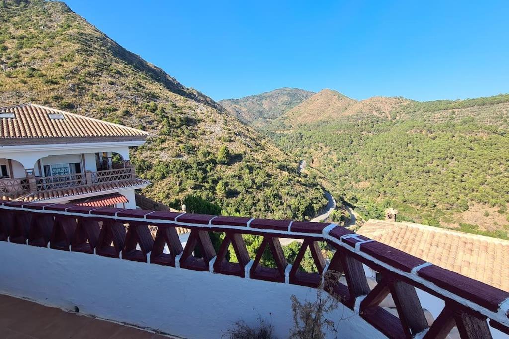 Atico Con Vistas Mar Y Montana Appartement Ojén Buitenkant foto
