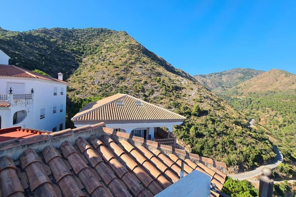 Atico Con Vistas Mar Y Montana Appartement Ojén Buitenkant foto