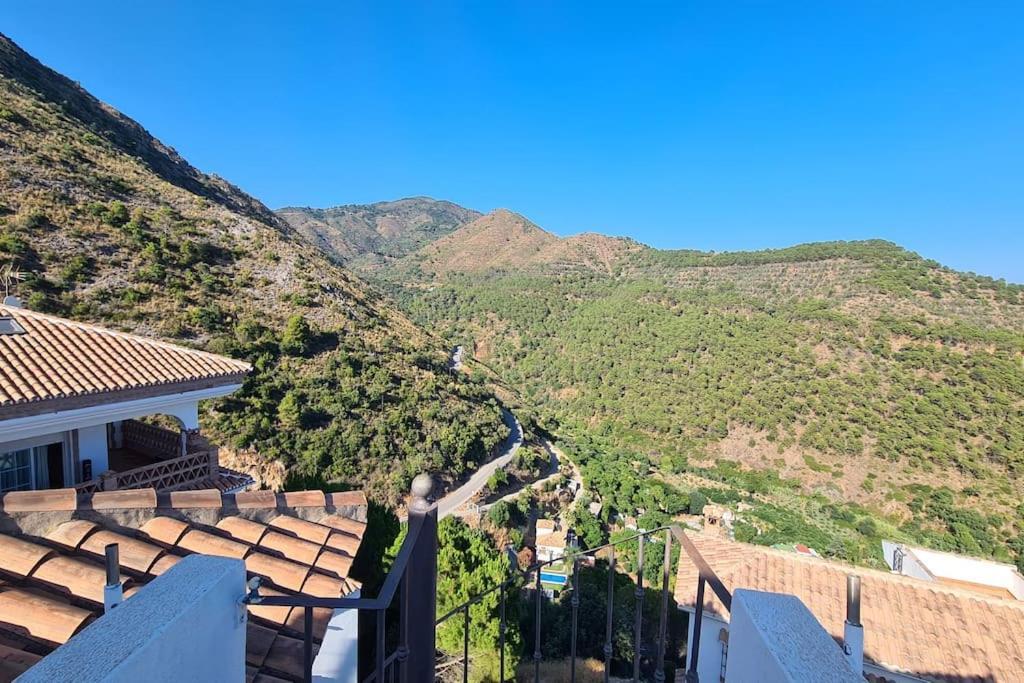 Atico Con Vistas Mar Y Montana Appartement Ojén Buitenkant foto